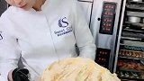 小姐姐真是厉害，竟然做了这样的蛋糕，真的好有食欲！