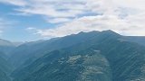 只有到达山顶，才能看到那边最美的风景。