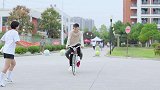 小哥哥灵魂发问：这车前面怎么还翘头呢？