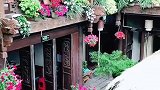 丽江的庭院很美，丽江的时光很慢。