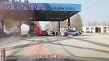 山东小伙自驾游，第一次遇到一个不免费的收费站，到底咋回事