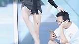 小姐姐这是什么神操作，满屏的大长腿亮了，有没有撩到你呢