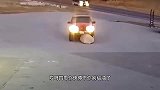 爆笑时刻：春雨无痕细连连，四哥开车挂窗帘