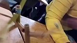 这怎么还出菠萝手机了