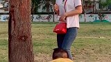 为了看热闹，没想到自己成了热闹