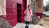小舅子第一次学开车，媳妇在一旁瞎指挥，差点就开到沟里