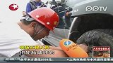 工程人员研发汽车新技术 爆胎后能正常跑
