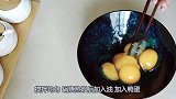 教你在家做什锦炒鸭蛋，清热润肺，一道很健康营养的家常菜！