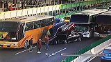 上海内环5车相撞：一辆SUV被后车铲起 呈“叠罗汉”状