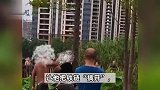 男子湖中游泳被制止反将执法人员锁树上，城管：确有此事，警方在处理