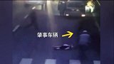 爆新鲜-20161106-四川女子被两摩托车接连撞碾肇事车逃逸路人袖手旁观