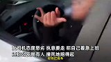 女司机双实线掉头差点撞上摩托车，下车后嚣张大喊：往上撞，我给你赔！