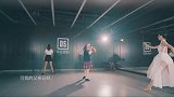 “我的父亲其实很平凡，什么都给不了我，却又什么都给了我”