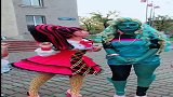 这是在玩cosplay吗，造型有点“辣眼睛”呀