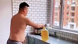 男子在家自制跑步机惊呆妻子