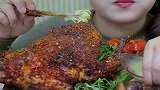 越南美女灵儿吃烤鸡