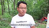 空巢老人的孤独，儿子去世，母亲无奈只能雇人陪自己过生日
