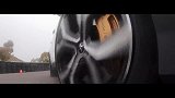 开国产Polestar2玩漂移，硬刚特斯拉Model 3
