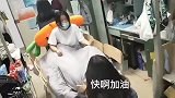 刚出生的婴儿没有衣服的