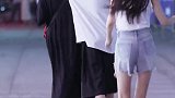 杭州街拍小姐姐这个转身，真的好霸气，愿未来的岁月没有渣男！