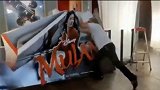 《花木兰》取消院线上映，法国影院老板怒砸宣传海报：心血白费！