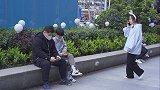 小哥哥被套路后好可爱，学猪叫竟然很开心，小跳自己都笑趴下了