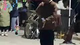 零四年大学生校园招新现场，表演河南曲剧