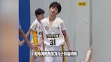 邓超孙俪看儿子打篮球比赛