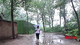 短剧：村妹得癌症抑郁寡欢，妈妈想尽办法逗村妹开心，太感人了！