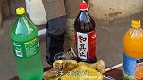 搞笑短剧去别人家蹭饭一毛钱没花，还把剩菜全部打包带走
