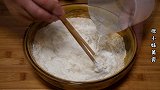 2碗面粉，开水一烫，教你炸空心糖糕，不破皮不流糖，个个空心