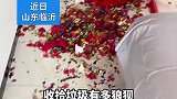 新婚第二天家里满地垃圾，现在有多狼狈结婚时就有多热闹