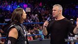 WWE-17年-SD第909期：谢恩宣布即将举行铁笼密室 众头牌大打嘴炮-花絮