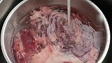 广式酸菜牛腩煲，家常版做法，一出锅香气四溢，看着都流口水