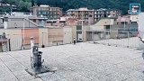 硬核！意大利民众天台隔空打网球 网友：强烈建议四巨头来战