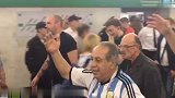 阿根廷之夜！球迷“占领”地铁站为主队疯狂高歌
