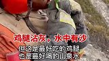 鸡腿沾灰水中有沙，致敬消防战士
