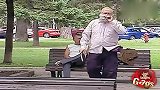 大叔胡子都这样了还吸烟啊，难怪会冒烟路人神反应