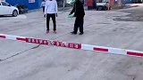 卡车进工地扫不到车牌，门卫拿着车牌一次成功，网友：练了几天了