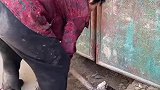 姥姥出门的时候忘记把钥匙拿出来了