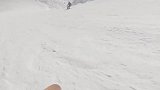 第一视角体验高山滑雪速降！绝顶美景放眼全是白色