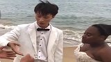 一个敢嫁，一个敢娶，海边拍到这一幕，这样的新娘一般人吃不消！