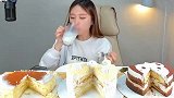 美女试吃芝士蛋糕、甜番薯蛋糕、提拉米苏蛋糕、泡菜、牛奶