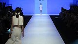 宛如屏风的上衣，美女优雅的步伐，古色古香