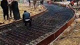 铺水泥路用钢筋，对自己真不抠