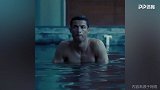总裁半裸出镜自家品牌短片 水下自行车泳裤微涨