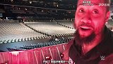 WWE-17年-出场秀模仿竞技场：吉米乌索与妻子娜欧米互换出场方式-专题