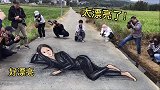 在马路上画个美女，路人看到会有什么反应