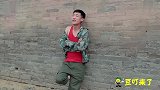 为了还信用卡欠款，没想美女帮小伙想出这样一招，结局太搞笑了