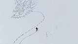 男子步行在雪地中画出一条龙，从高空中看栩栩如生活灵活现